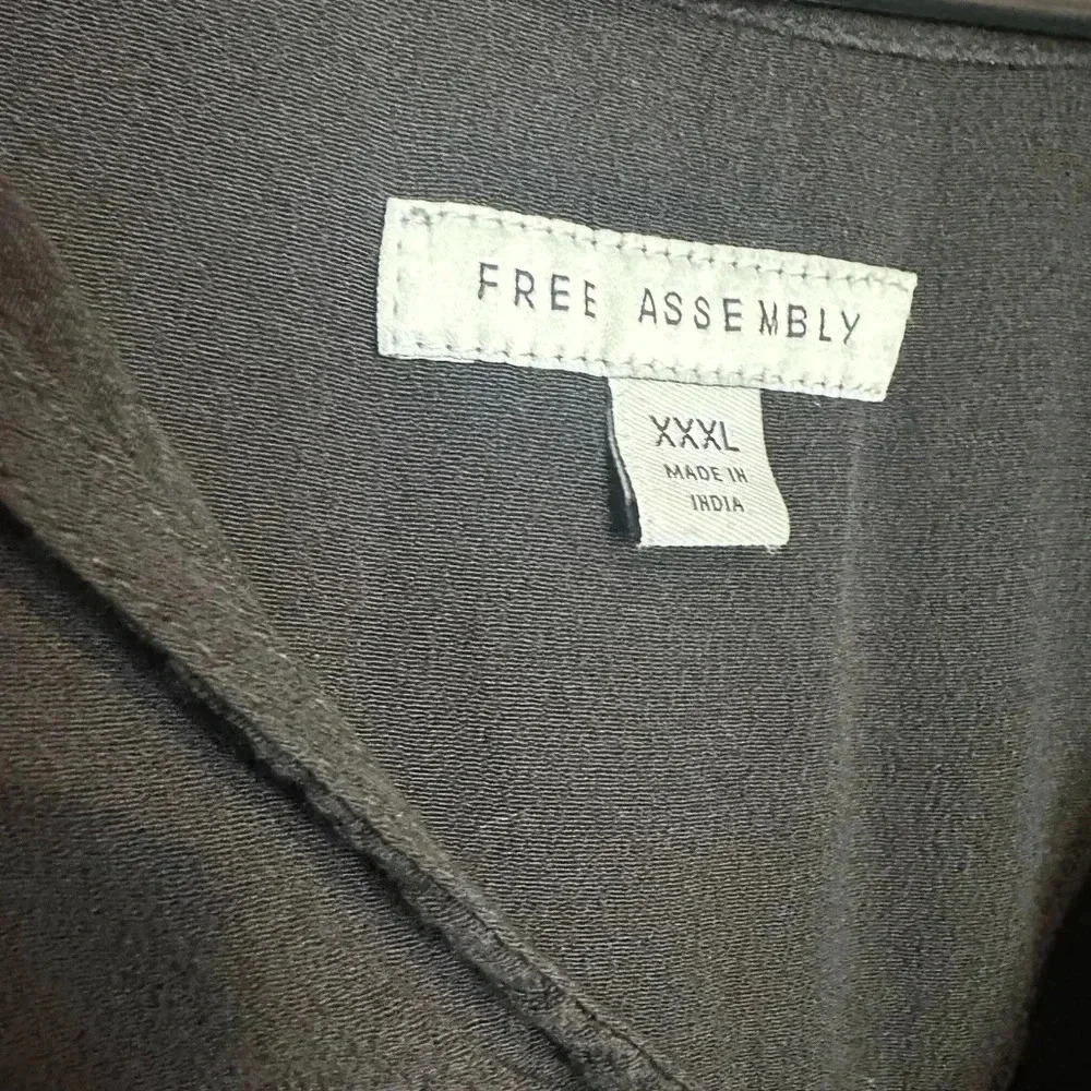 Free Assembly women’s Size XXXL 3X 100% viscose blouse v neck top black flowy - Picture 5 of 6